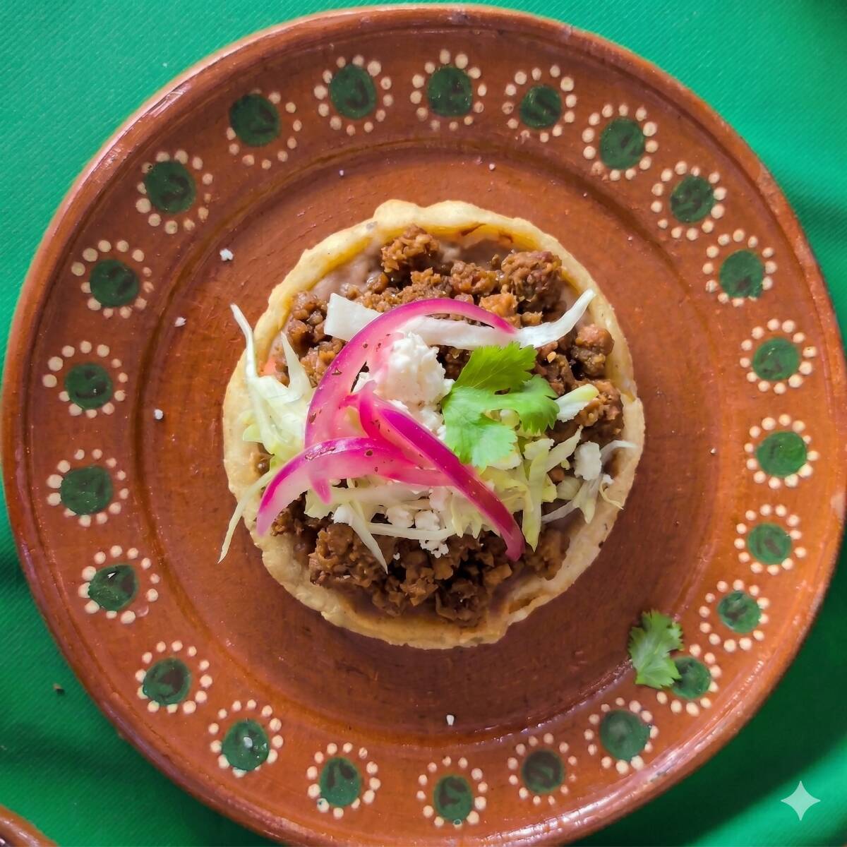 Sope de Chicharrón en Salsa Roja