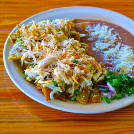 Chilaquiles Rojos o Verdes con Pollo