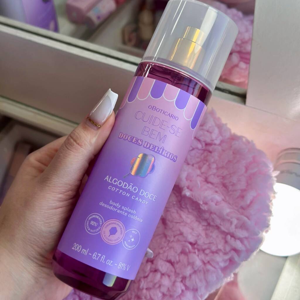 Inspirada no universo dos doces, o Body Splash Desodorante Colônia Cuide-se Bem Doces Delírios Algodão Doce te leva para um mundo de pura doçura com o cheirinho inconfundível inspirado em algodão doce, entregando uma pele perfumada com uma deliciosa fragrância oriental gourmand.
Este body splash entrega a leveza de uma brisa perfumada para renovar a perfumação ao longo do Dia. E enriquecido com ingredientes de qualidade para um frescor suave, perfumando a pele.
Sobre Cuide-Se Bem Doces Delírios
Cuide-se Bem Doces Delírios traz a mistura inesque de cheirinho de algodão doce com texturas açucarada, te transportando para momentos deliciosos na sua rotina de cuidados diários.