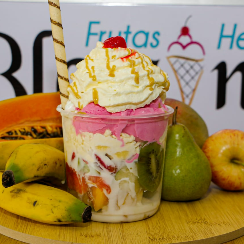 Ensalada con Helado, Queso y Chantilly