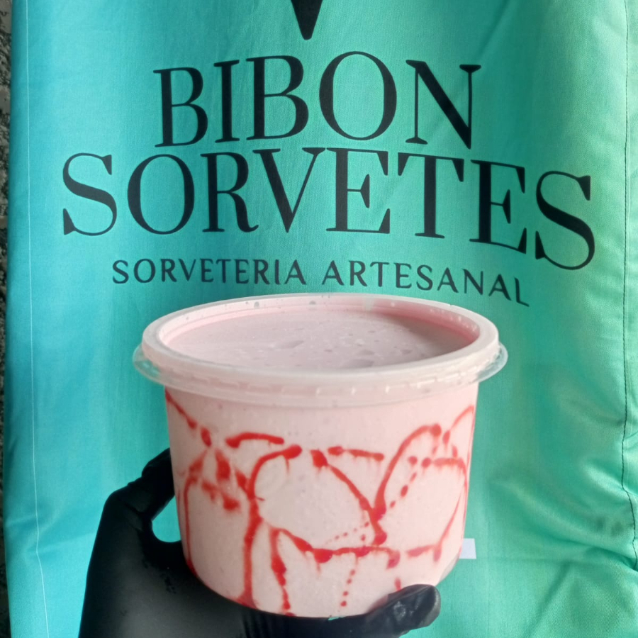 Delicioso Sorvete Artesanal de Morango 1 Litro Cremoso e Saboroso com Receita Exclusiva da Cleópatra! "Imagem meramente ilustrativa"