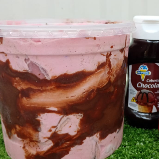 Escolha um Sabor de Sorvete 1,5L e um sabor de Cobertura.