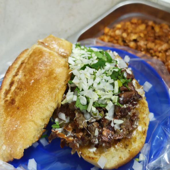 TORTA BISTEC CON QUESO