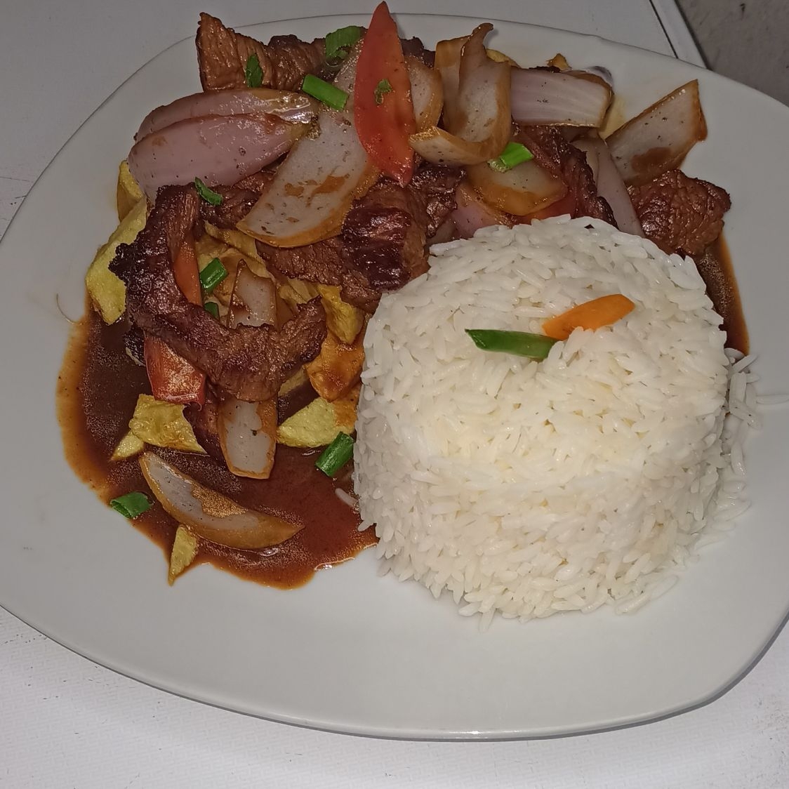 Lomo Saltado Más Pepsi