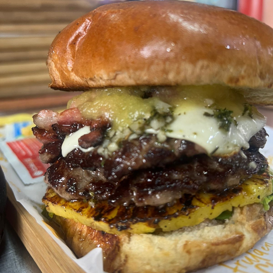 Bacon Burger B + Papas Fritas