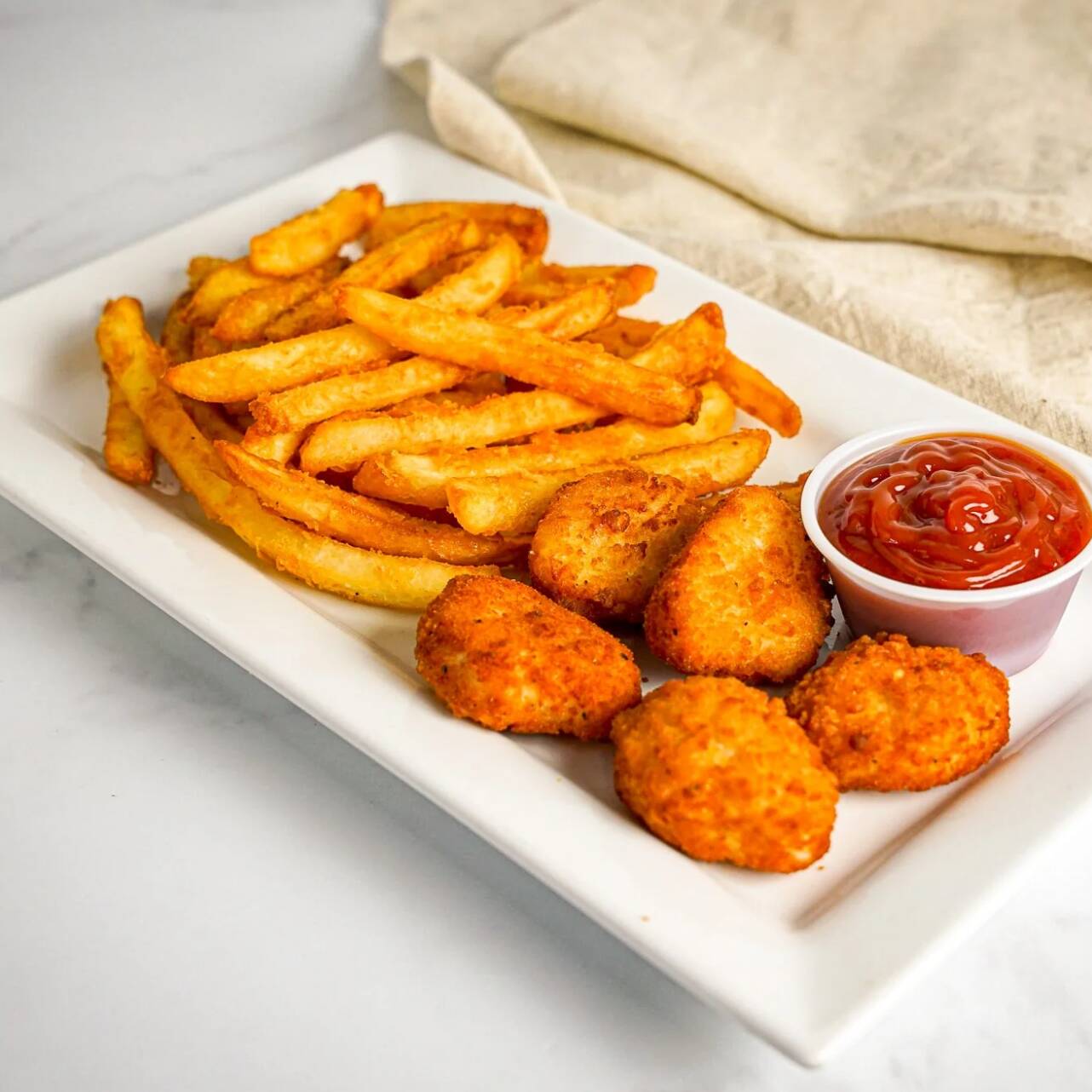 Nuggets (Orden de 4) con Papas a la Francesa