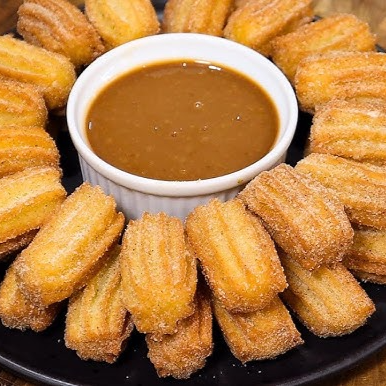 Churros Crocante por fora e recheado por dentro com doce de leite irresistível!
Finalizado com Açucar, perfeito para matar a vontade de um doce clássico e delicioso!