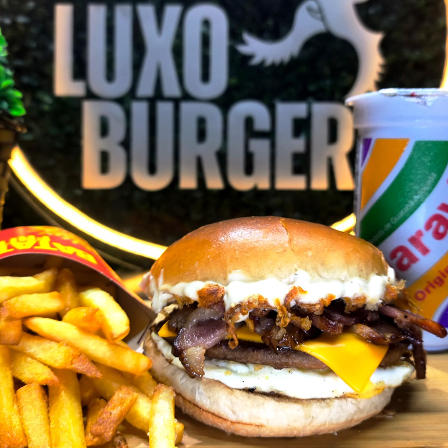 1 Bife de Hambúrguer ,1 ovo ,1 queijo cheddar ,bacon e molho especial.