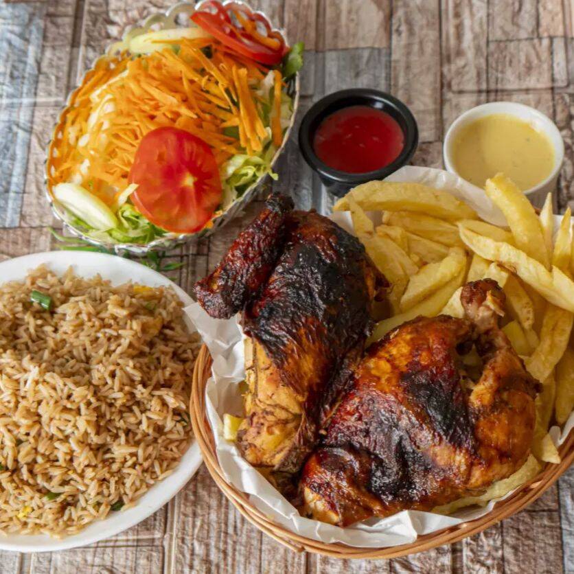1/2 Pollo a la brasa + Chaufa * *