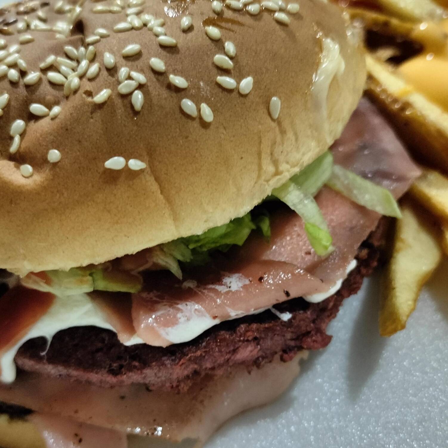 HAMBURGESA DOBLE CARNE CON PAPAS