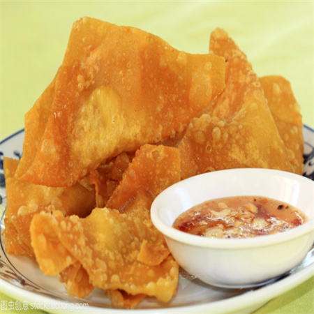 Wantán frito con camarones