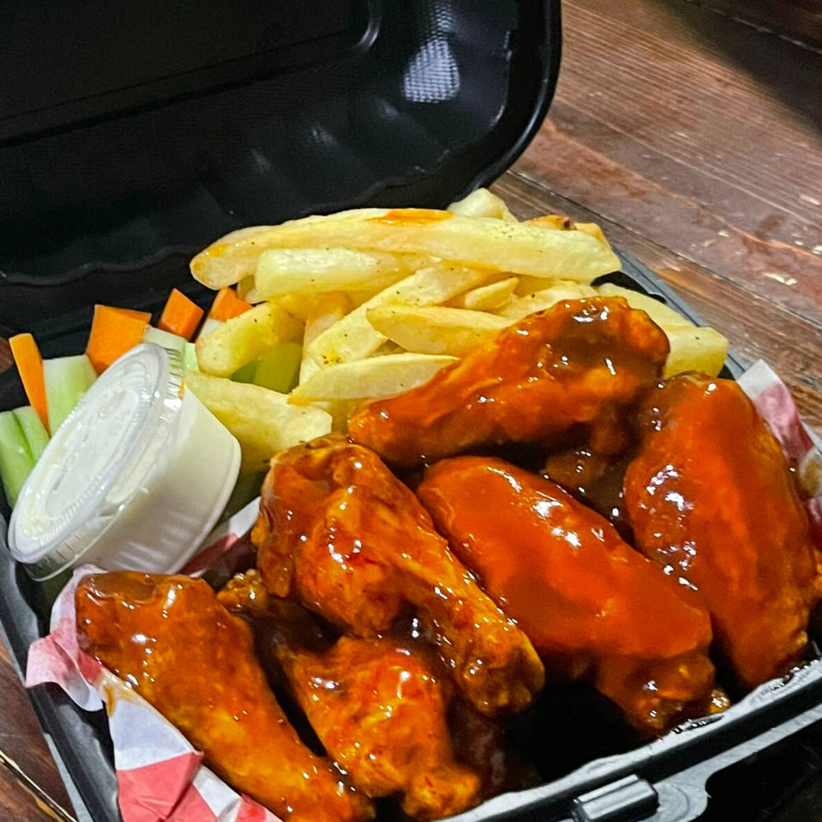 1 Kilo de Alitas + Papas