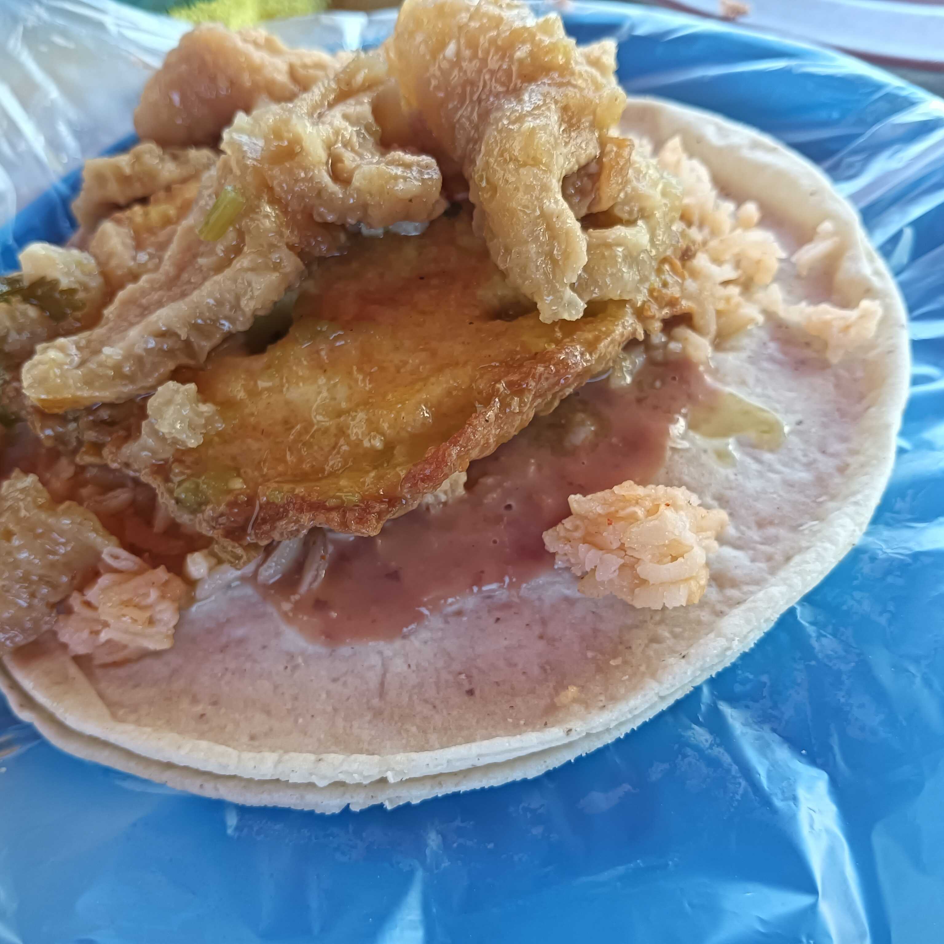 Tortita de Pollo con Chicharron