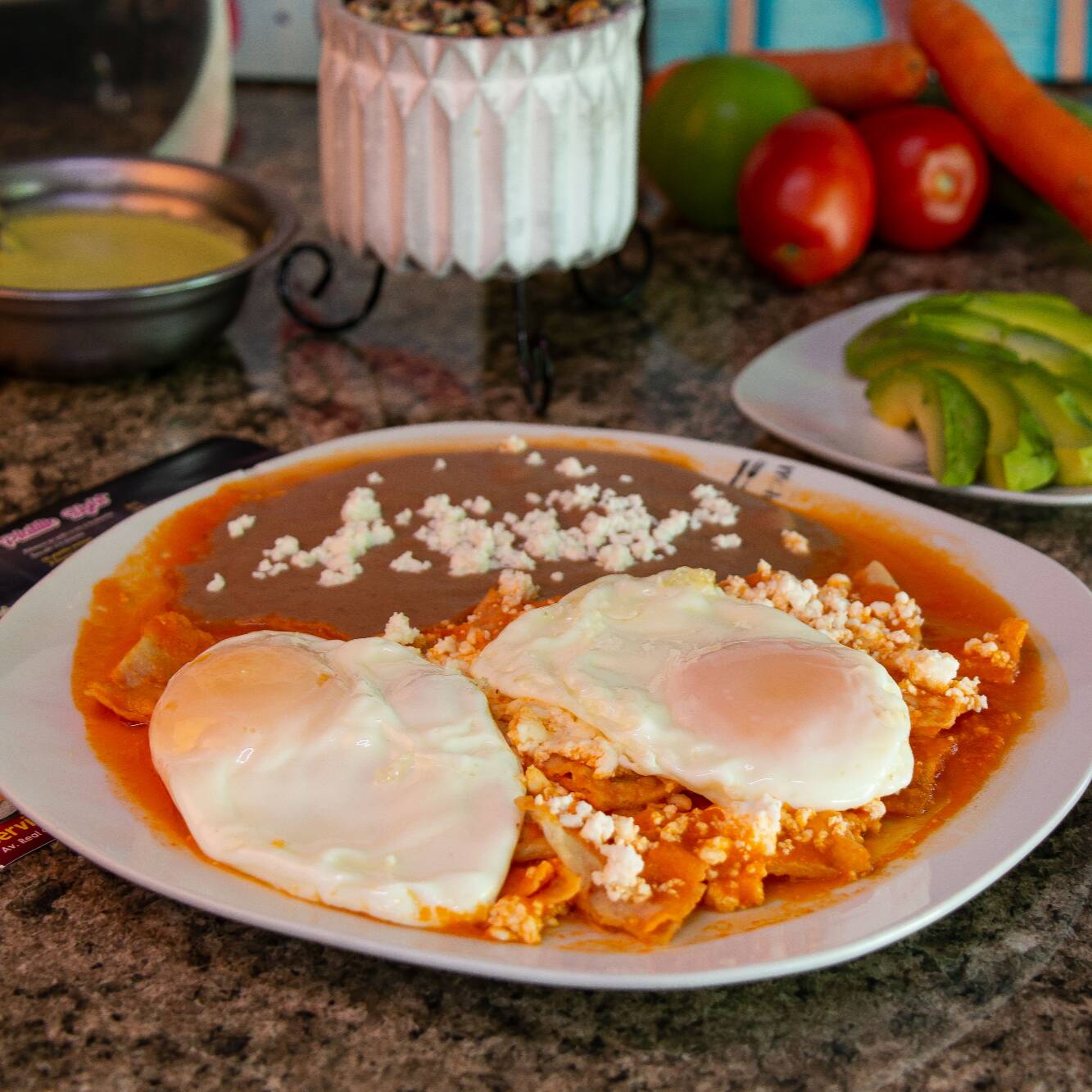 Chilaquiles Rojos con Huevo