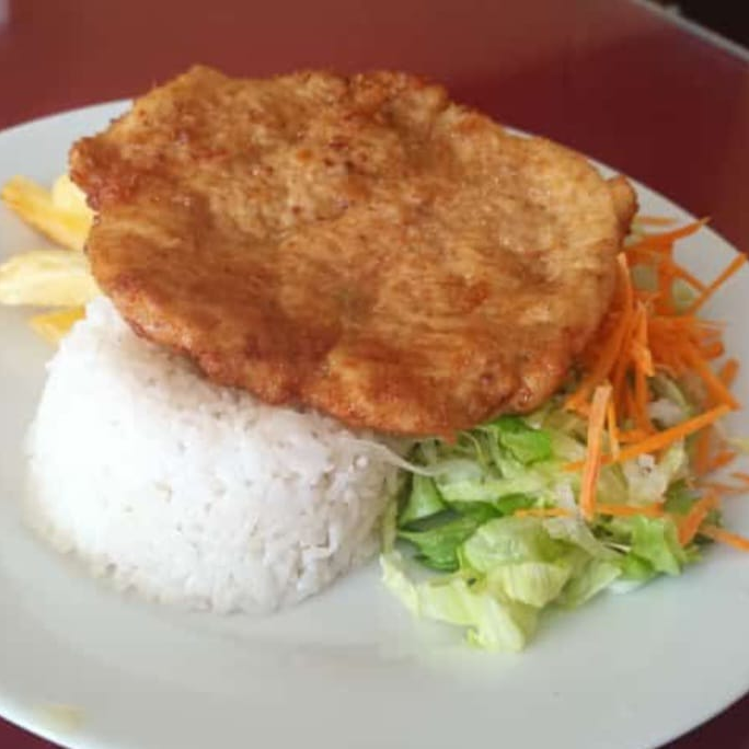 Milanesa con Papas Fritas y Arroz