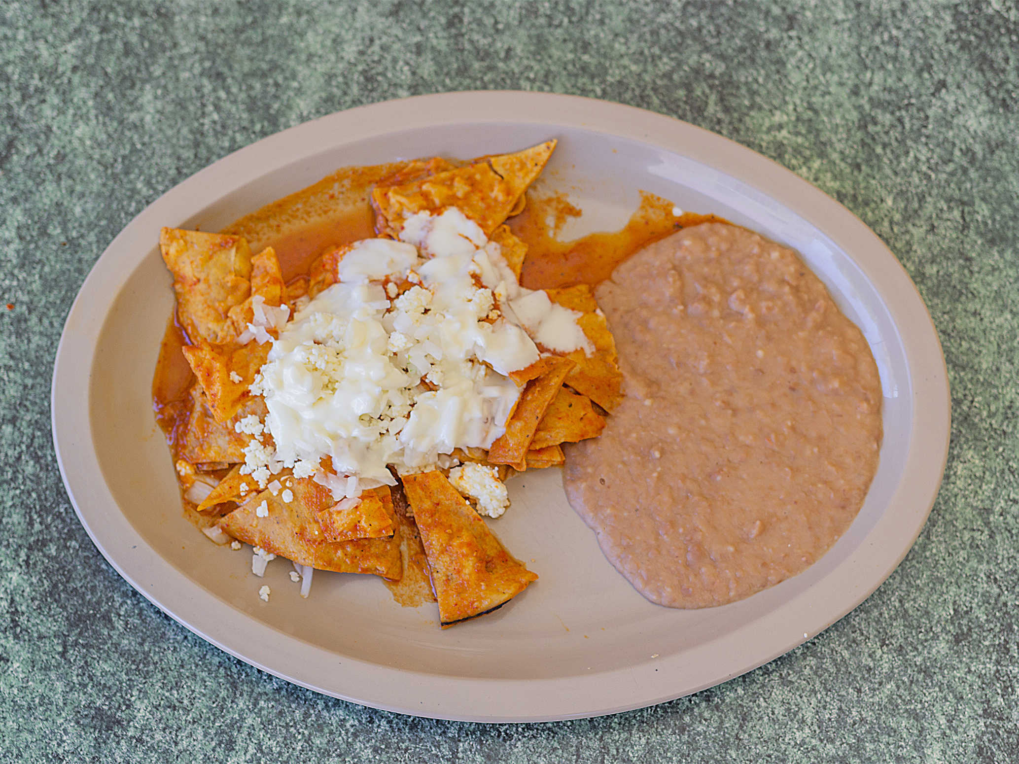 1 Chilaquiles con Frijoles + 1 Hot Cakes