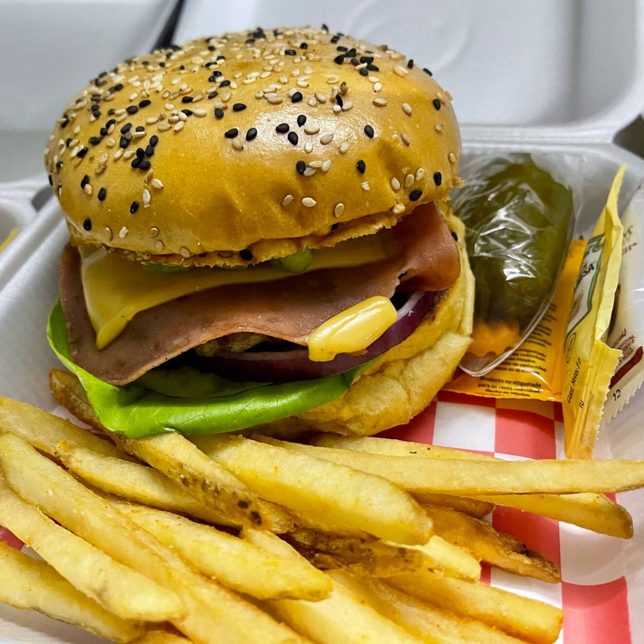 Hamburguesa Clásica 200g C/papas