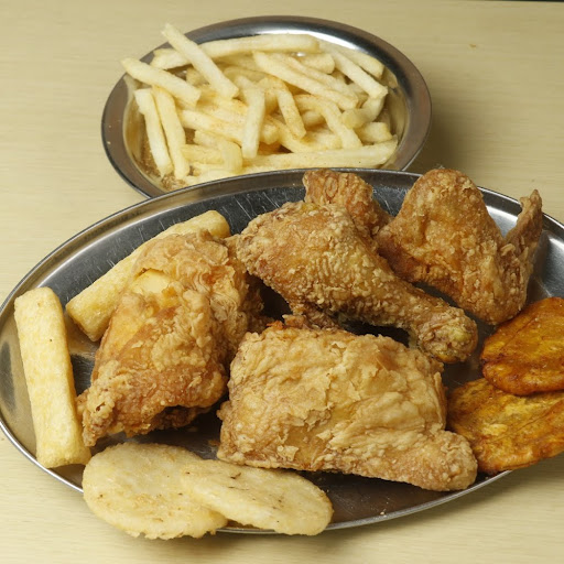 1/2 Broaster + 1 Acompañamiento + Arepa