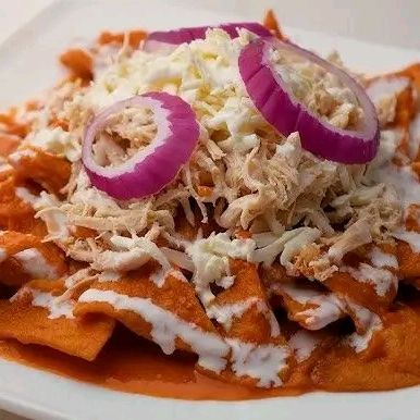 Chilaquiles con Pollo Deshebrado