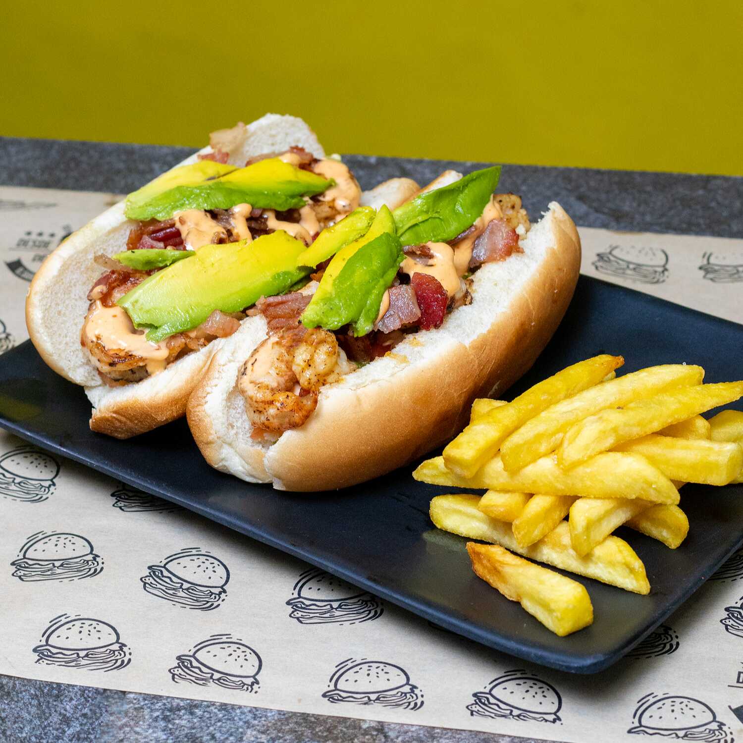 2 Hot Dogs de Camarón + Papas