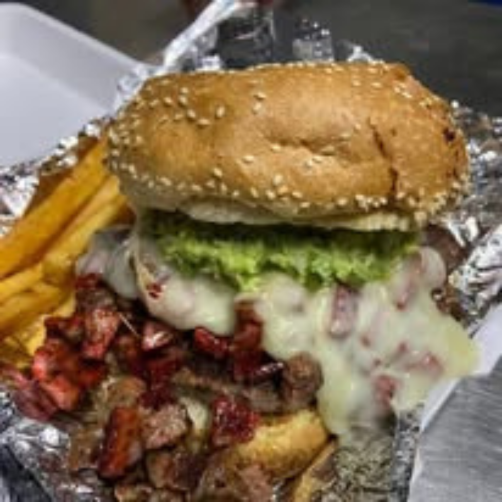HAMBURGUESA PARRILLADA CON CHIPS