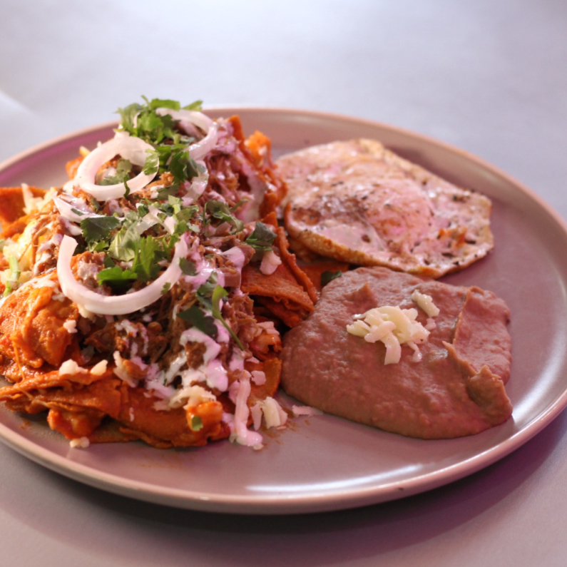 Chilaquiles Verdes con Birria