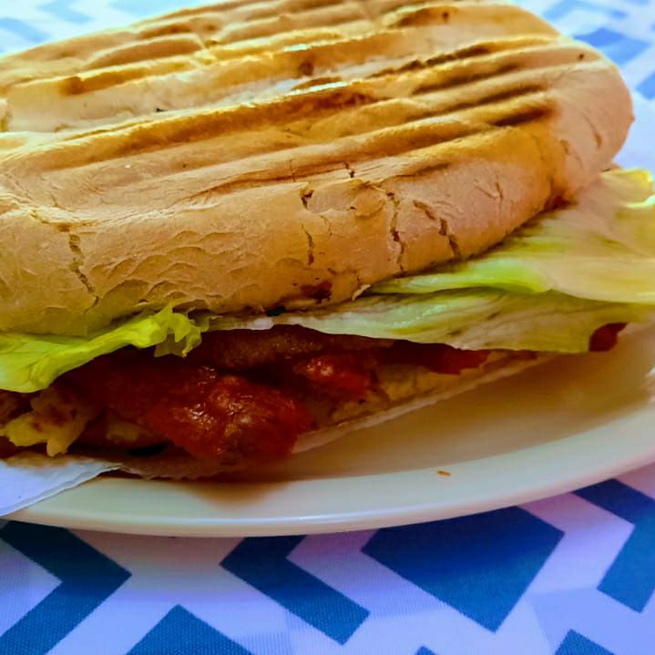 TORTA GIGANTE DE SALCHICHA