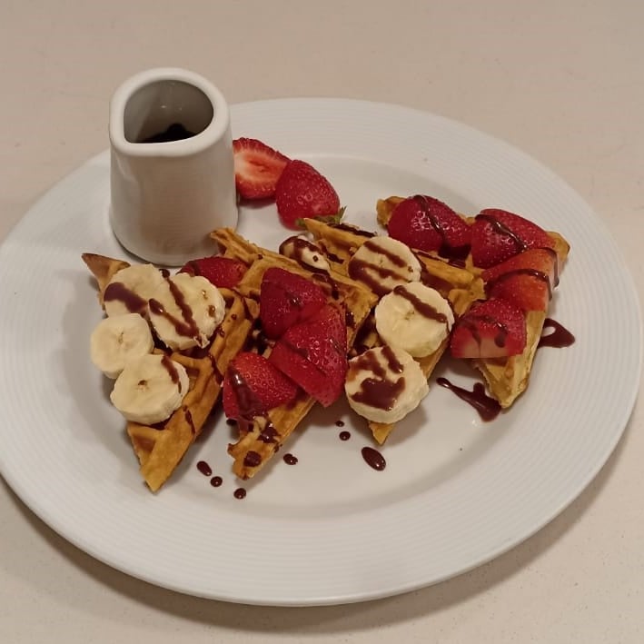 Waffle con Plátano, Fresa y Ganache