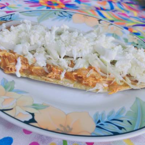 Huarache de Tinga de Pollo
