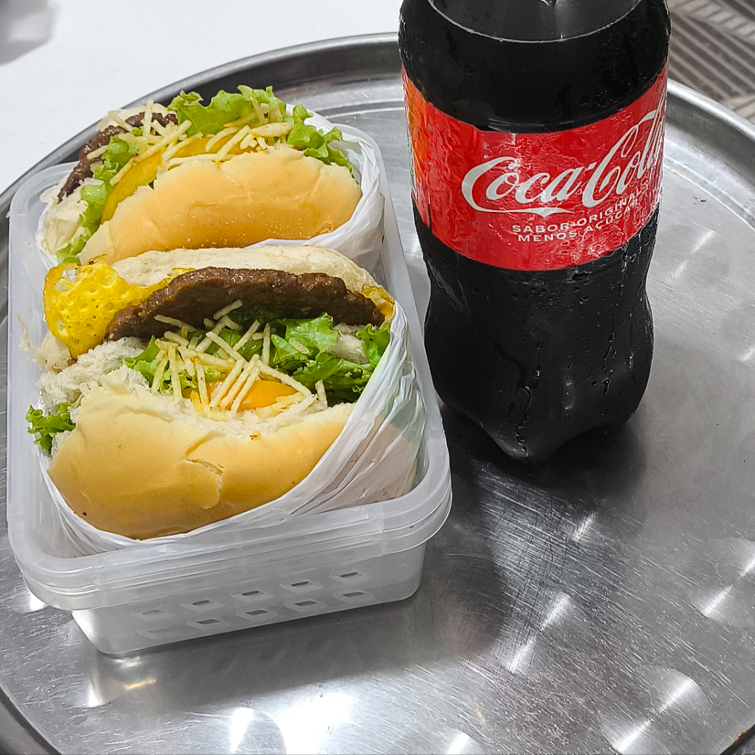2 HAMBURQUES ESPECIAIS E REFRIGERANTE DE 1L