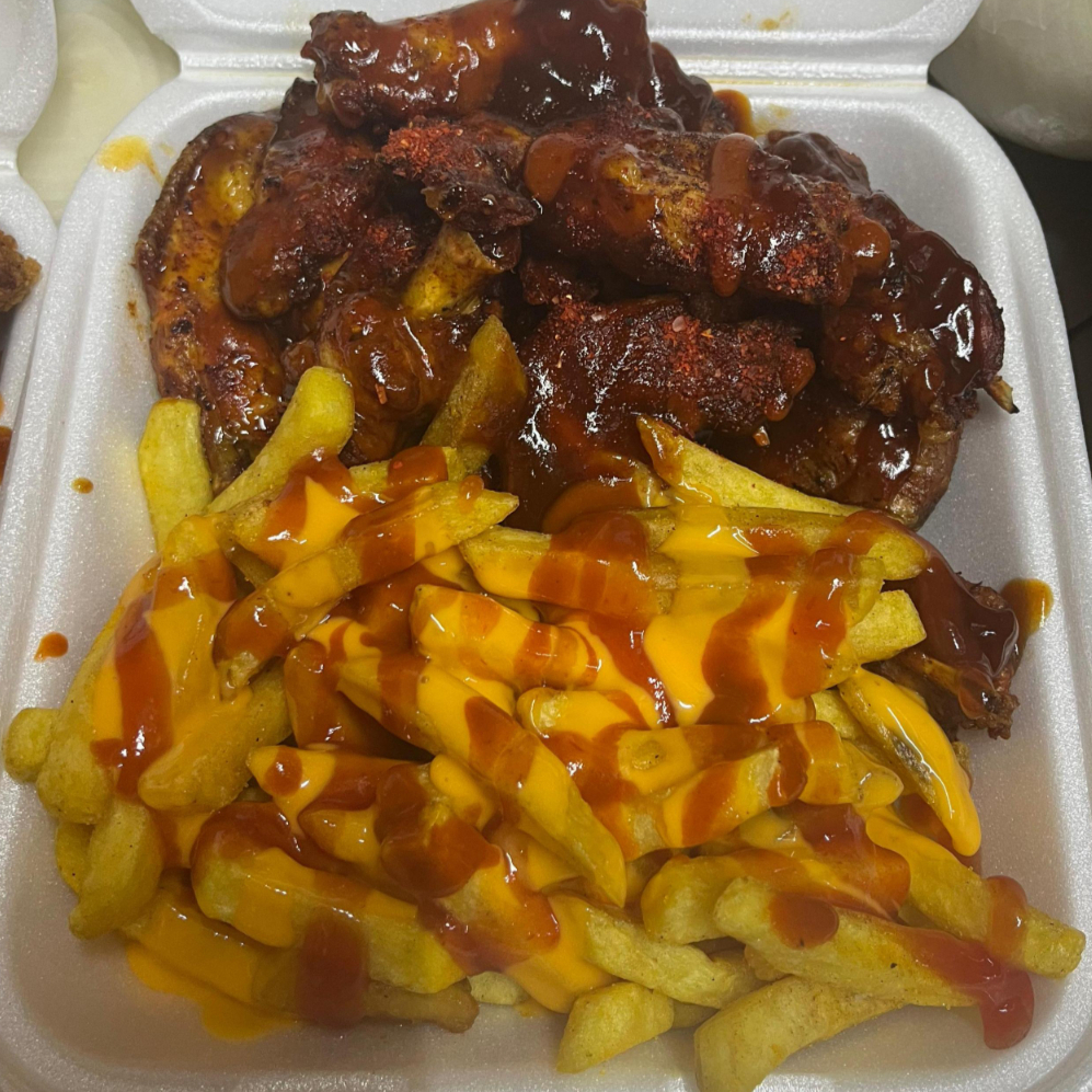 Alitas Con Papas.