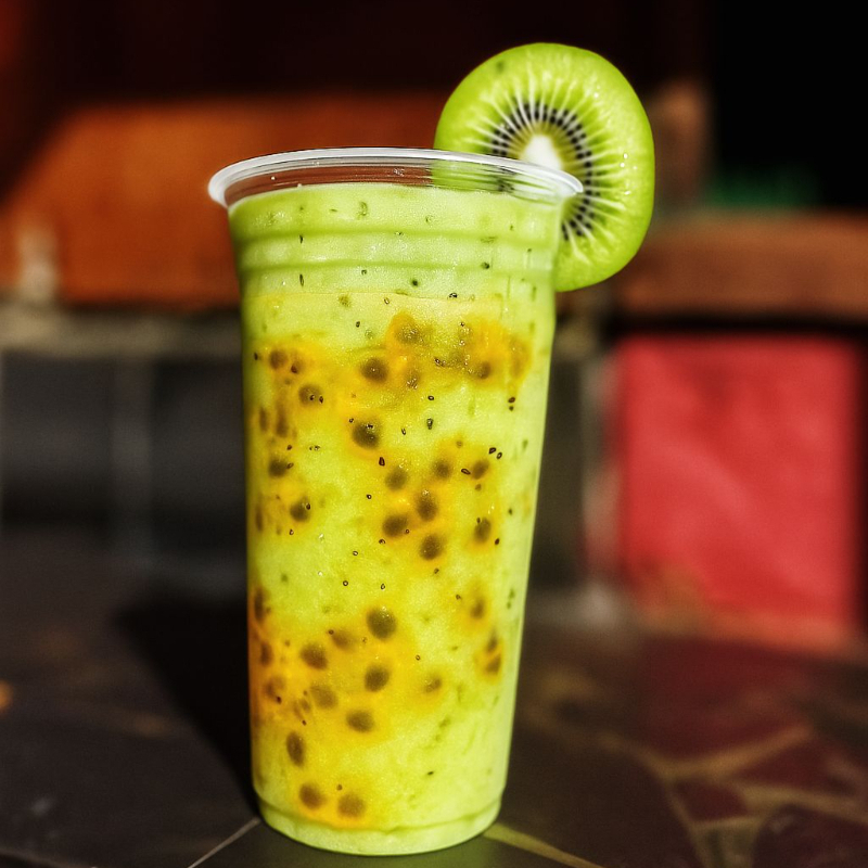 Kiwi, Maracujá, Gelo, Vodka, Açúcar