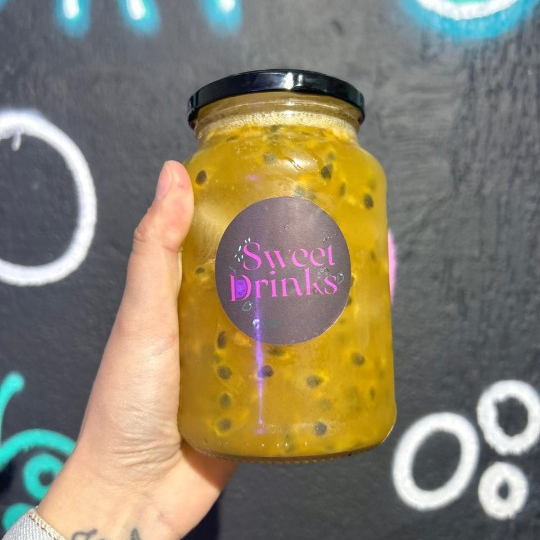 Caipirinha de maracujá com jurupinga, copo de vidro de 600ml.