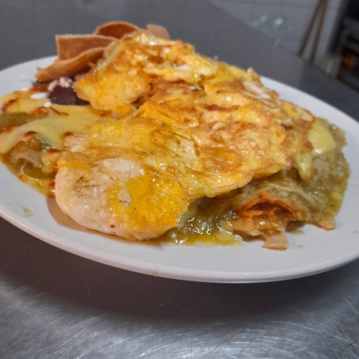 Chilaquiles Gratinados con Huevo