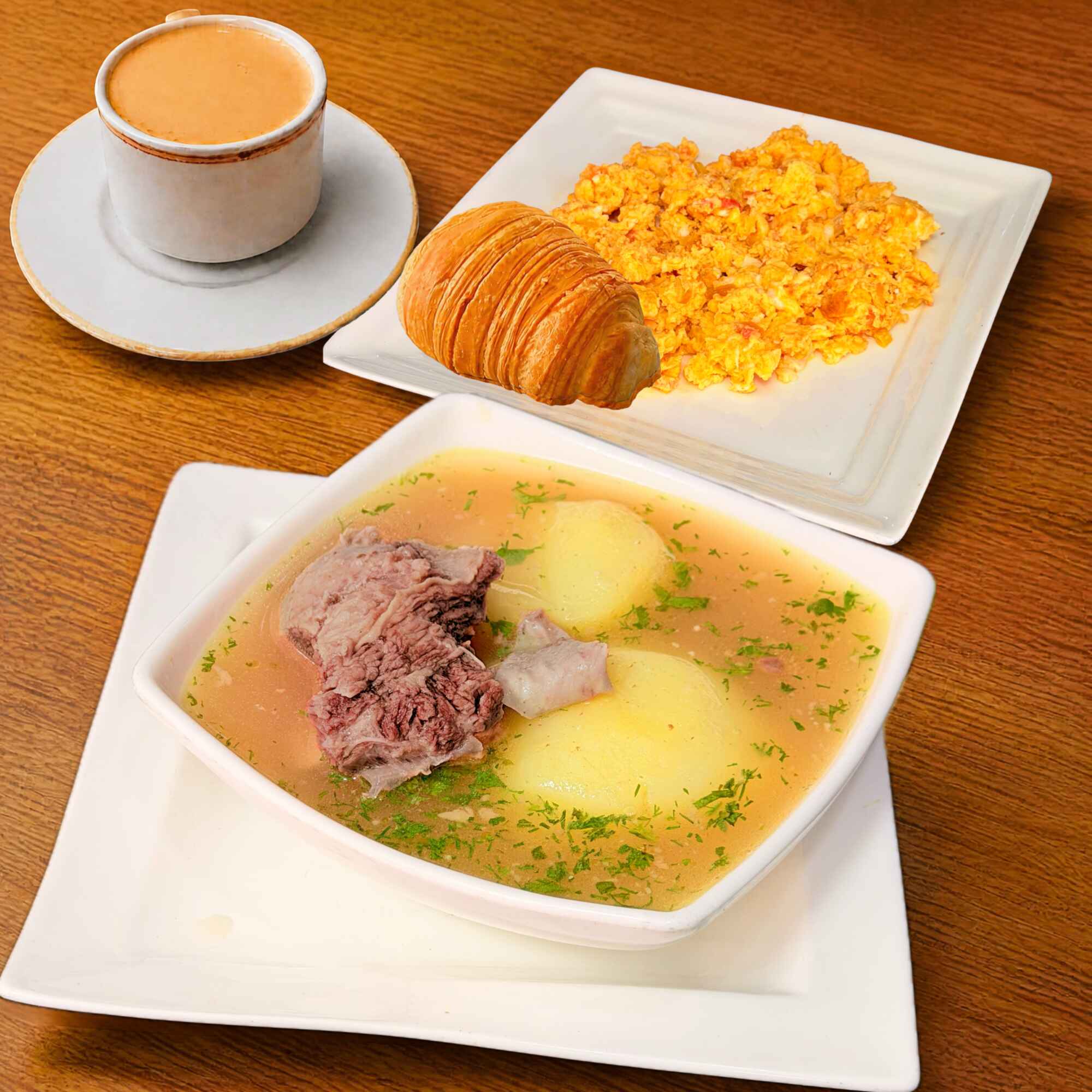 C8 Combo Caldo, Huevos, Bebida y Pan
