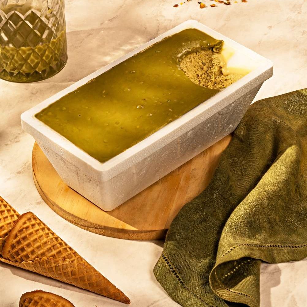 Escolha até 3 sabores do melhor gelato italiano com uma irresistível calda de Pistache. Tamanho ideal para compartilhar em famiglia com até 4 pessoas.