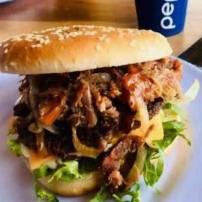 Hamburguesa con Queso, Jamón y Tocineta