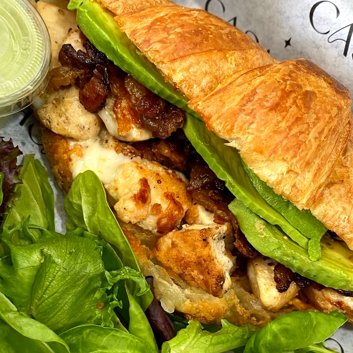 Croissant de Pollo y Ranch