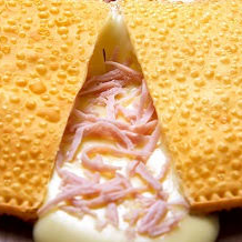 Delicioso pastel de queijo com presunto