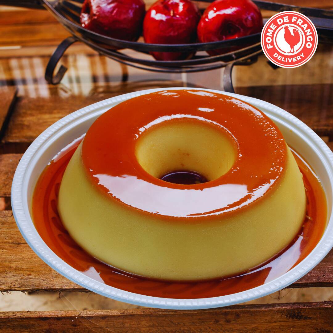 Delicioso pudim de leite condensado com calda de caramelo