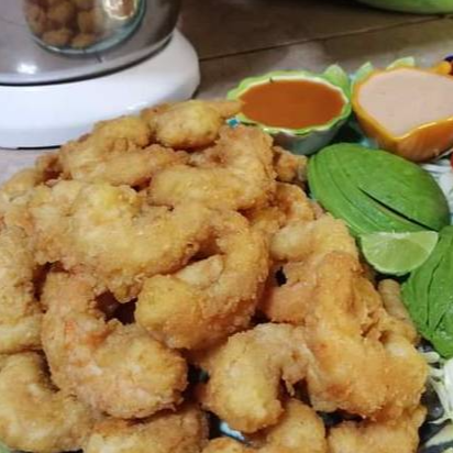 12 Alitas o Boneless y papitas a la francesa