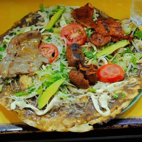 Tlayuda de Chorizo
