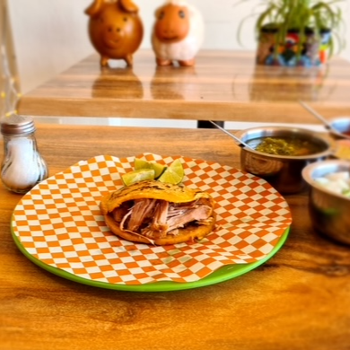 Gordita de Migaja Con Maciza de Carnitas