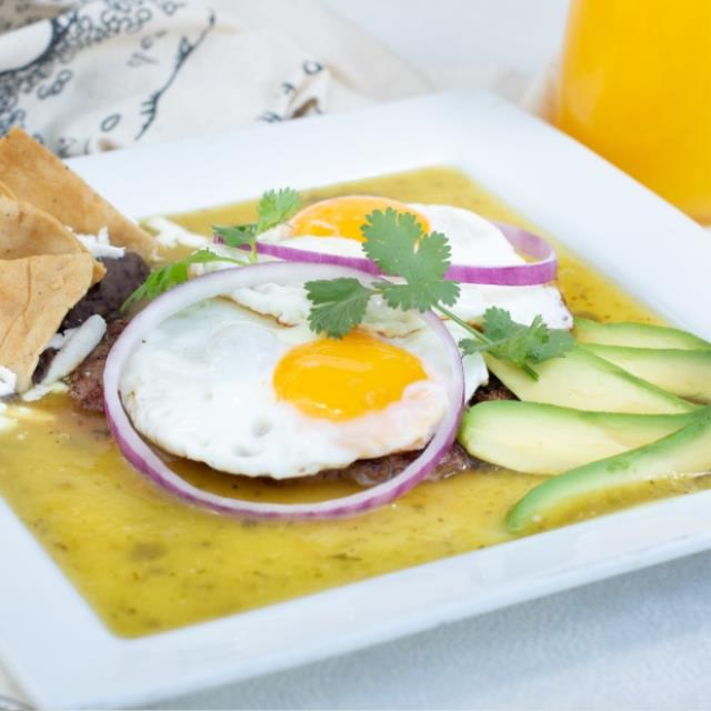 HUEVOS A CABALLO