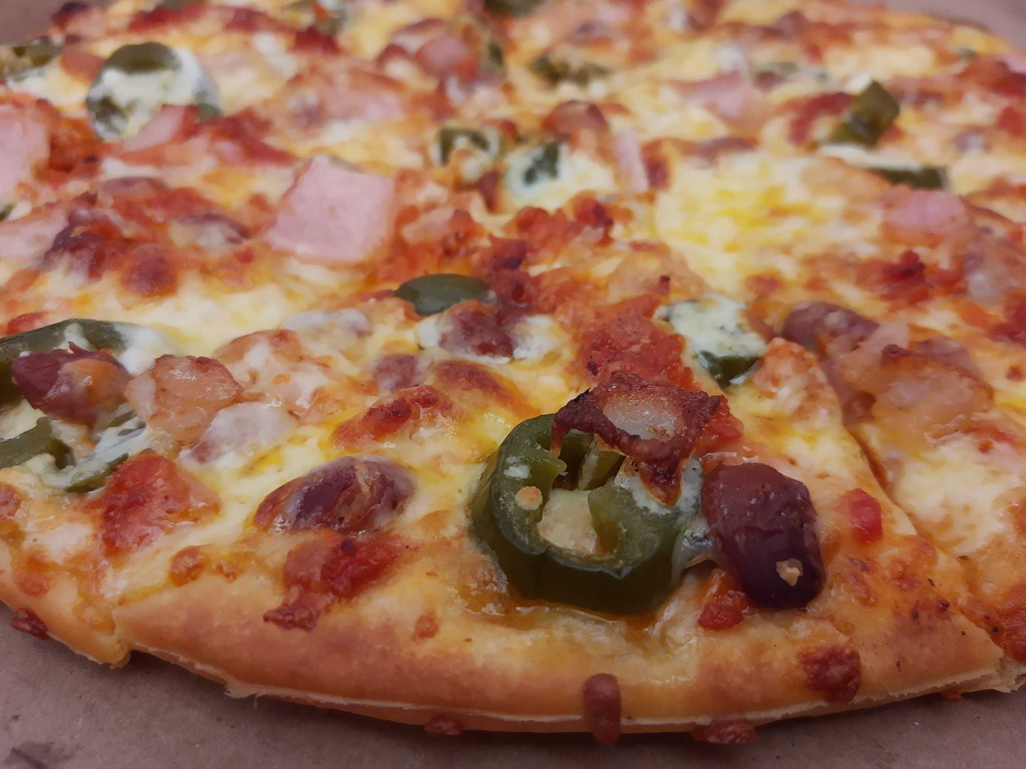 Pizza Familiar + Refresco 1.5 lts.