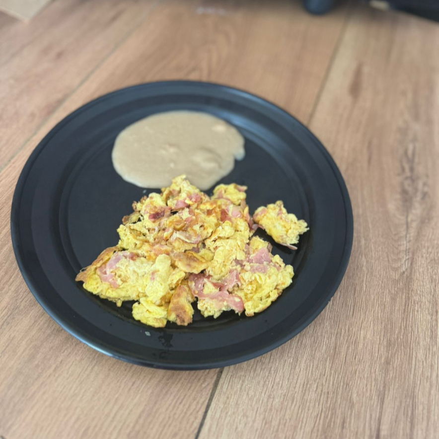 Huevo Revueltro con Tocino