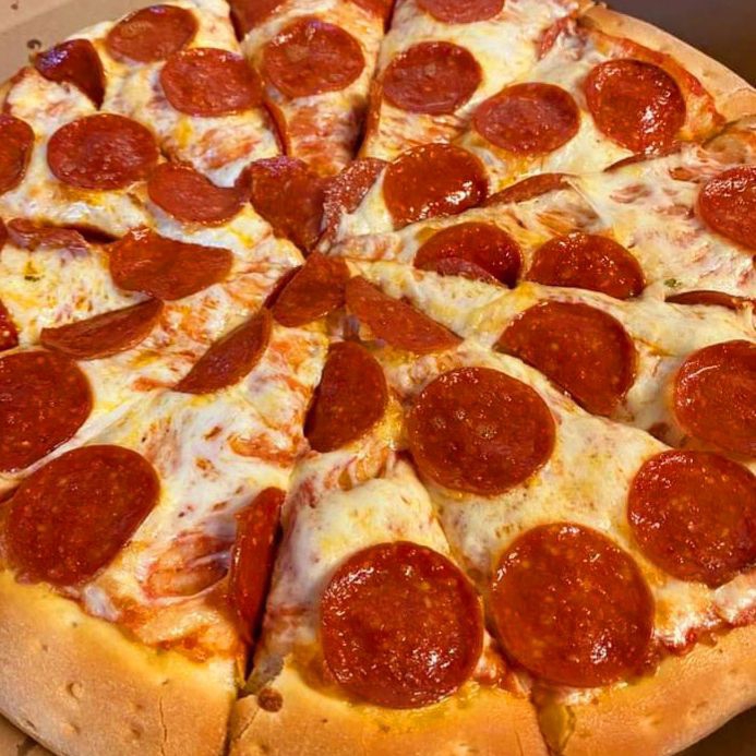 Pizza pepperoni grande "14 pulgadas,"12 rebanadas.