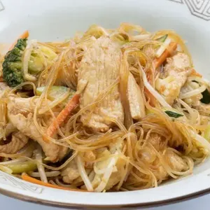 Pollo Saltado con Fideo Chino