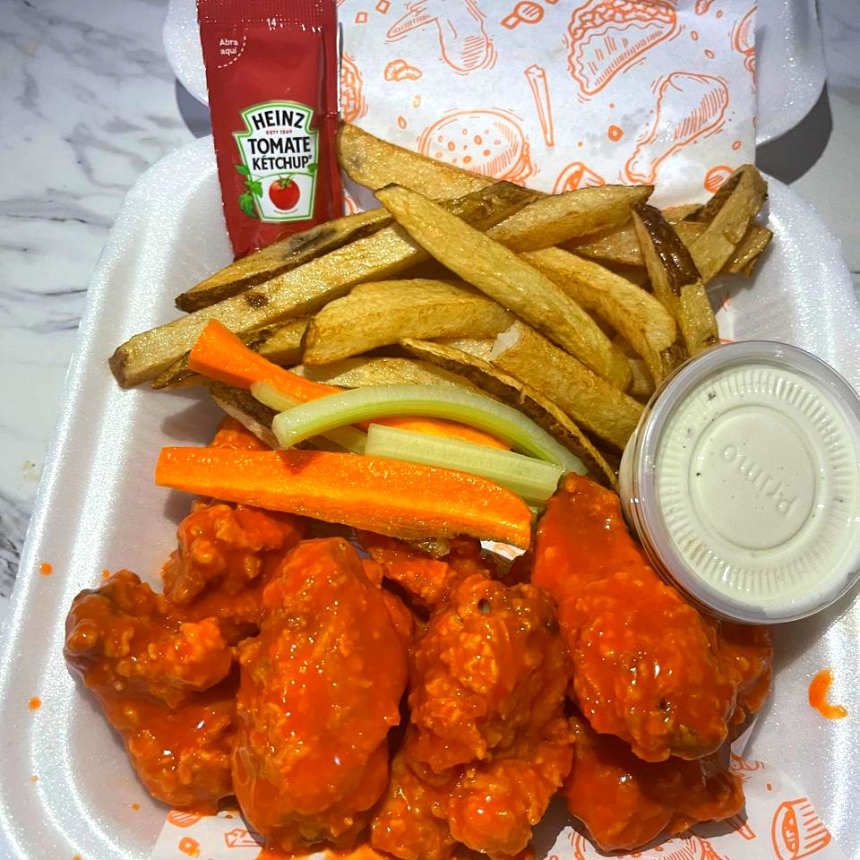 8 alitas y papas