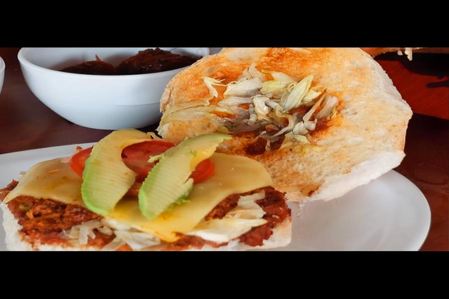 CUERNITO POLLO ENCHILADO